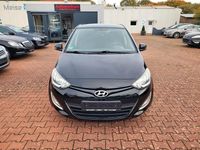 Gebraucht Hyundai i20 Style 90 PS (66 kW) 2014 Schwarz Limousine