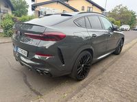Gebraucht BMW X6 M50 Shadowline 530 PS (389 kW) 2023 Grau SUV