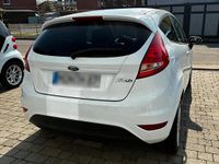 Gebraucht Ford Fiesta 82 PS (60 kW) 2009 Weiß Kleinwagen