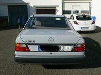 Gebraucht Mercedes E200 1991 Grau Limousine