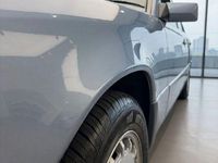 Second-hand Mercedes E230 132 CP (97 kW) 1992 Albastru Berlinǎ