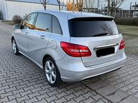 Gebraucht Mercedes B180 122 PS (89 kW) 2011 Silber Van / Kleinbus