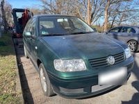 Gebraucht VW Polo 60 PS (44 kW) 2001 Grün Limousine