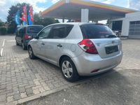 Gebraucht Kia Ceed 90 PS (66 kW) 2009 Silber Kleinwagen