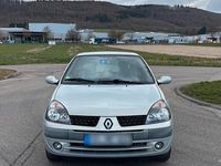 Gebraucht Renault Clio II 75 PS (55 kW) 2001 Silber Kleinwagen