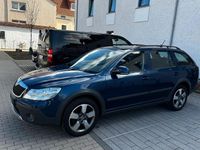 Gebraucht Skoda Octavia 140 PS (102 kW) 2011 Blau Kombi