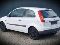 Gebraucht Ford Fiesta 60 PS (44 kW) 2006 Weiß Kleinwagen
