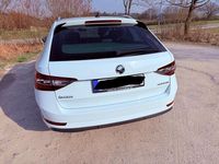 Gebraucht Skoda Superb Style 190 PS (139 kW) 2016 Weiß Kombi