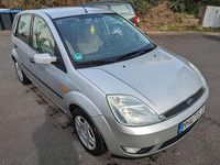 Gebraucht Ford Fiesta Ghia 69 PS (50 kW) 2002 Silber Limousine