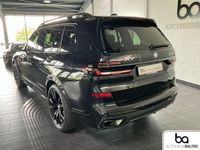 Gebraucht BMW X7 M Sport 352 PS (258 kW) 2025 Saphirschwarz met. SUV