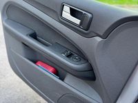 Gebraucht Ford Focus Ambiente 80 PS (58 kW) 2005 Grau Limousine