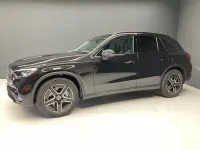 Gebraucht Mercedes GLC220 Night 197 PS (144 kW) 2024 Metalliclack obsidianschwarz SUV