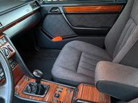 Gebraucht Mercedes 220 150 PS (110 kW) 1994 Grau Kombi