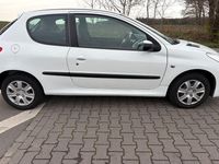Gebraucht Peugeot 206 60 PS (44 kW) 2010 Weiß Limousine