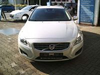 Gebraucht Volvo V60 Momentum 136 PS (100 kW) 2013 Cosmic white / metallic Kombi