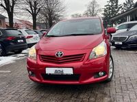 Gebraucht Toyota Verso Travel 147 PS (108 kW) 2012 Rot Van / Kleinbus