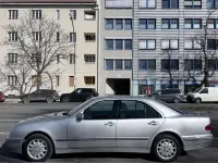 Używany Mercedes E220 Elegance 143 KM (105 kW) 2001 Srebrny Sedan/Limuzyna