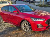 Używany Ford Focus ST-Line 125 KM (91 kW) 2023 Czerwony Sedan/Limuzyna