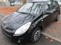 Gebraucht Hyundai i20 Edition 90 PS (66 kW) 2012 Schwarz Kleinwagen