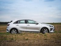 Używany Kia Ceed Vision 99 KM (72 kW) 2018 Srebrny Hatchback