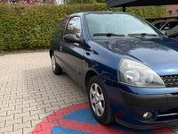 Używany Renault Clio II 75 KM (55 kW) 2002 Niebieski Hatchback
