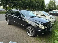 Gebraucht Mercedes E240 Elegance 177 PS (130 kW) 2004 Schwarz Kombi