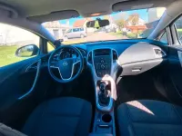 Usata Opel Astra Active 140 CV (102 kW) 2013 Nero Berlina