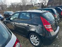 Gebraucht Hyundai i30 90 PS (66 kW) 2011 Schwarz Limousine