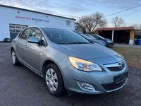 Gebraucht Opel Astra Edition 120 PS (88 kW) 2012 Silbersee/perl silber (m2) Kleinwagen