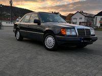 Gebraucht Mercedes E260 160 PS (117 kW) 1989 Blau Limousine