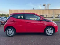 Gebraucht Toyota Aygo X-play 69 PS (50 kW) 2014 Rot Kleinwagen
