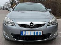 Gebraucht Opel Astra Innovation 125 PS (91 kW) 2011 Silbersee/perl silber (m2) Limousine