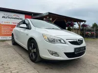 Gebraucht Opel Astra Design Edition 110 PS (80 kW) 2011 Schneeweiss/summitwhite/arctic Kleinwagen