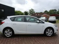 Gebraucht Opel Astra Edition 101 PS (74 kW) 2012 Weiß Limousine
