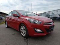 Gebraucht Hyundai i30 Style 128 PS (94 kW) 2013 Cool red Limousine