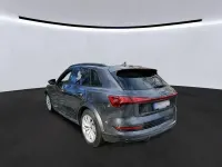 Gebraucht Audi e-tron Ambiente 369 kW (503 PS) 2023 Daytonagrau perleffekt SUV