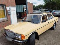 Gebraucht Mercedes 230 136 PS (100 kW) 1981 Gelb Limousine