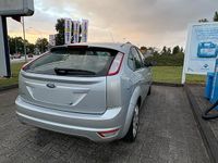 Gebraucht Ford Focus 115 PS (84 kW) 2009 Silber Limousine