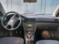 Second-hand VW Passat 101 CP (74 kW) 2005 Roșu Break