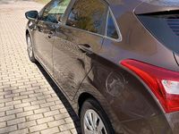 Gebraucht Hyundai i30 Classic 101 PS (74 kW) 2017 Braun Limousine