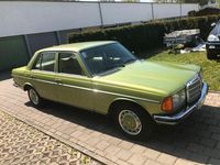 Gebraucht Mercedes E280 177 PS (130 kW) 1976 Grün Limousine