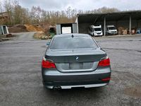 Gebraucht BMW 530 235 PS (172 kW) 2007 Grau Limousine