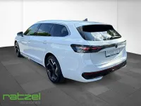 Gebraucht VW Passat R-line 150 PS (110 kW) 2025 Weiß Kombi