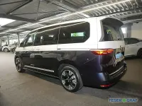 Neu VW Multivan Life 150 PS (110 kW) 2026 Candyweiß / starlight blue metallic Van / Kleinbus