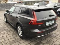 Gebraucht Volvo V60 CC Plus 250 PS (183 kW) 2024 Platinum grey Kombi