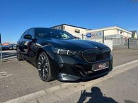 Gebraucht BMW 520 M Sport 197 PS (144 kW) 2024 Black sapphire metallic Limousine