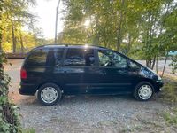 Second-hand VW Sharan 130 CP (95 kW) 2004 Negru Monovolum