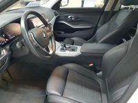Gebraucht BMW 318 Advantage 150 PS (110 kW) 2021 Mineralweiß metallic Kombi