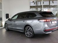 Gebraucht VW Passat R-line 193 PS (141 kW) 2024 Grau (diabasgrau metallic grenadillschwarz metallic) Kombi