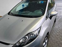 Gebraucht Ford Fiesta 78 PS (57 kW) 2011 Silber Kleinwagen